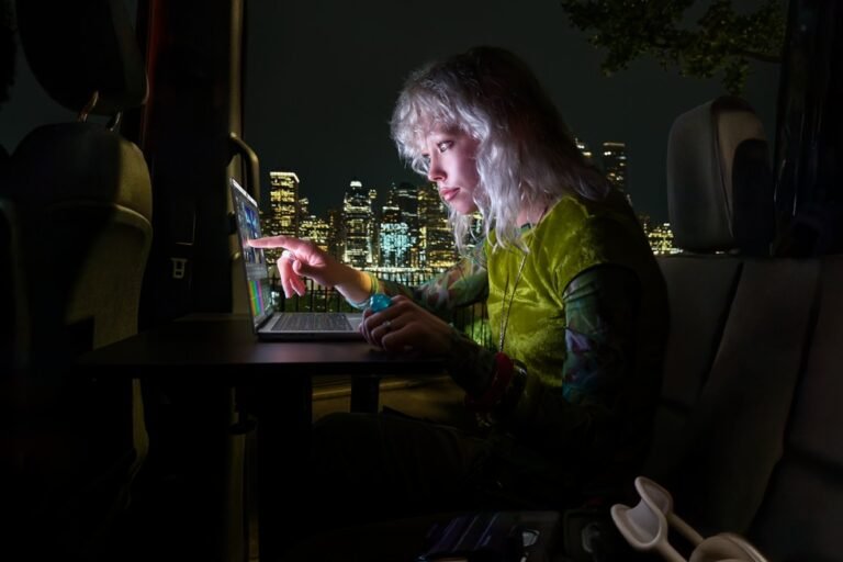 Using the touchscreen on the new MacBook Pro